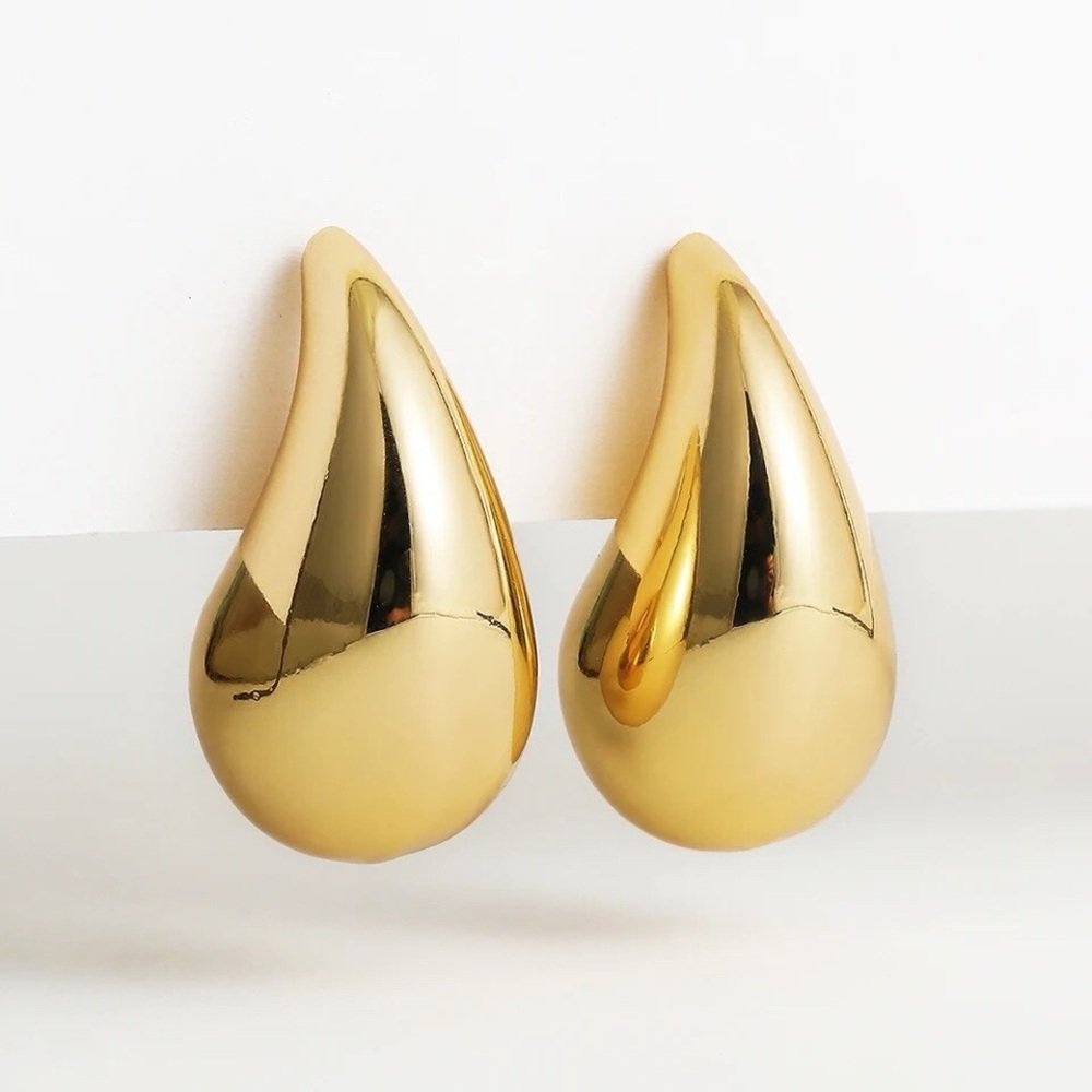 Elegant Gold Teardrop Earrings